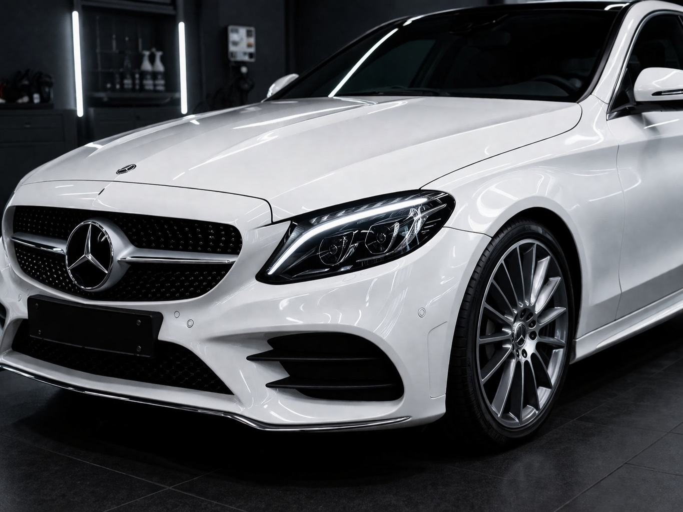 Fahrzeuglack nach der Politur – glänzend und makellos